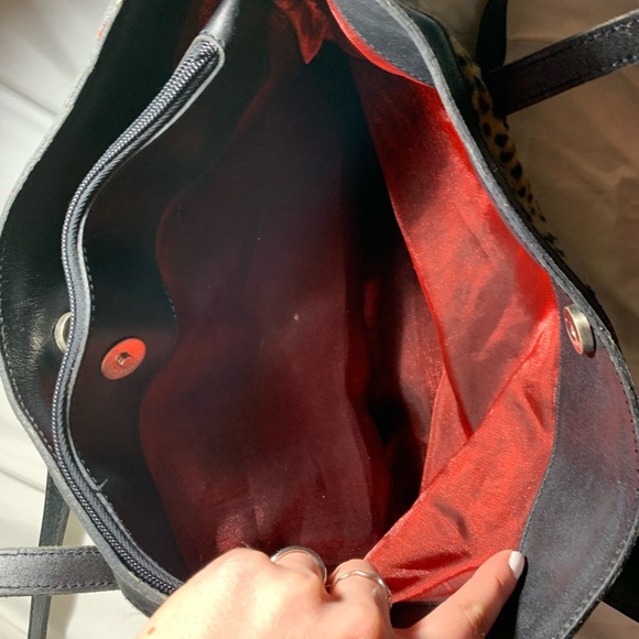 Max New York Shoulder Bag - Picture 4 of 7